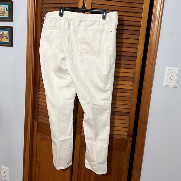 Coldwater Creek white 5 pocket denim jeans - Picture 2 of 3